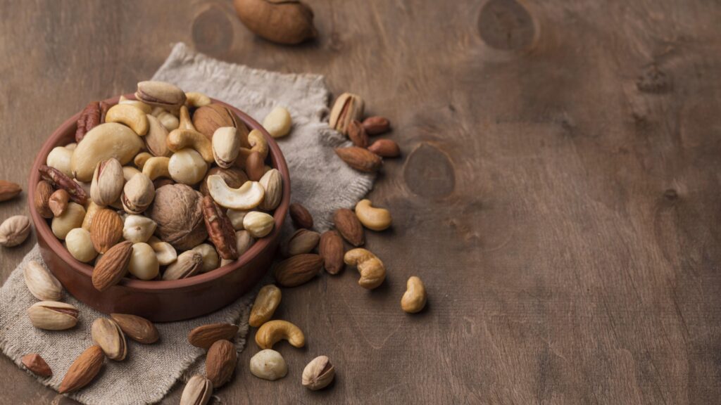 Bowl of oilseeds (almonds, walnuts, hazelnuts)